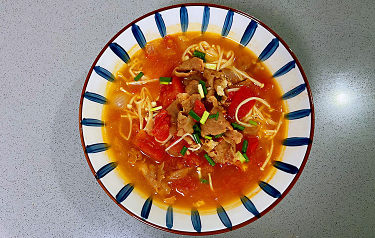 【孕妇食谱】番茄肥牛煲，汤汁酸甜鲜美、低脂低卡不长肉～的做法