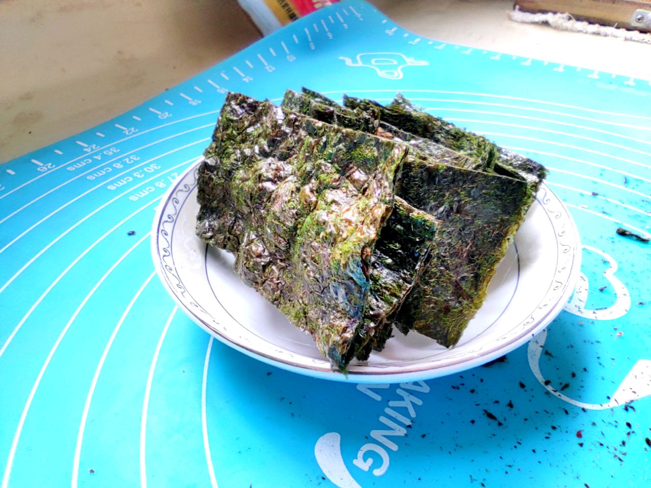 Thin and fat reducing crispy seaweed slices