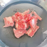 排骨这样烧太好吃了～家乐红烧酱排骨的做法图解2