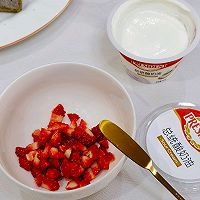 #享时光浪漫 品爱意鲜醇#草莓酸奶油吐司的做法图解2