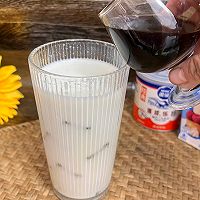 #鹰唛新食尚#夏天来杯冰拿铁的做法图解4