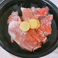 东北家常菜～脊骨炖酸菜冬天的小幸福的做法图解2