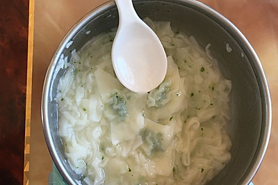 宝宝辅食：白菜虾仁饺子面