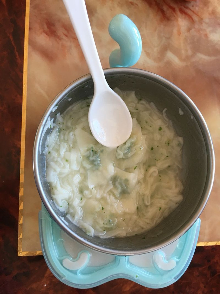宝宝辅食：白菜虾仁饺子面的做法