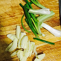 菜花炒蒜片葱的做法图解2
