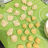 奶香绿豆馅蛋黄酥的做法图解4