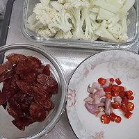 广式腊肠炒花菜的做法图解3