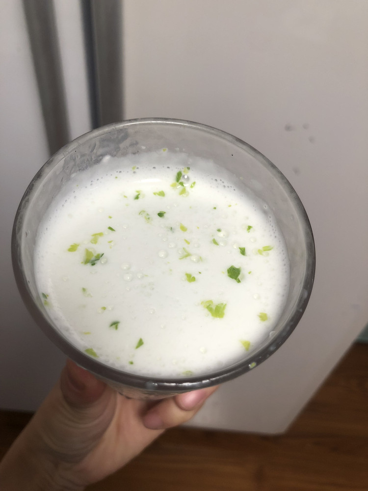 芹菜汁奶昔的做法