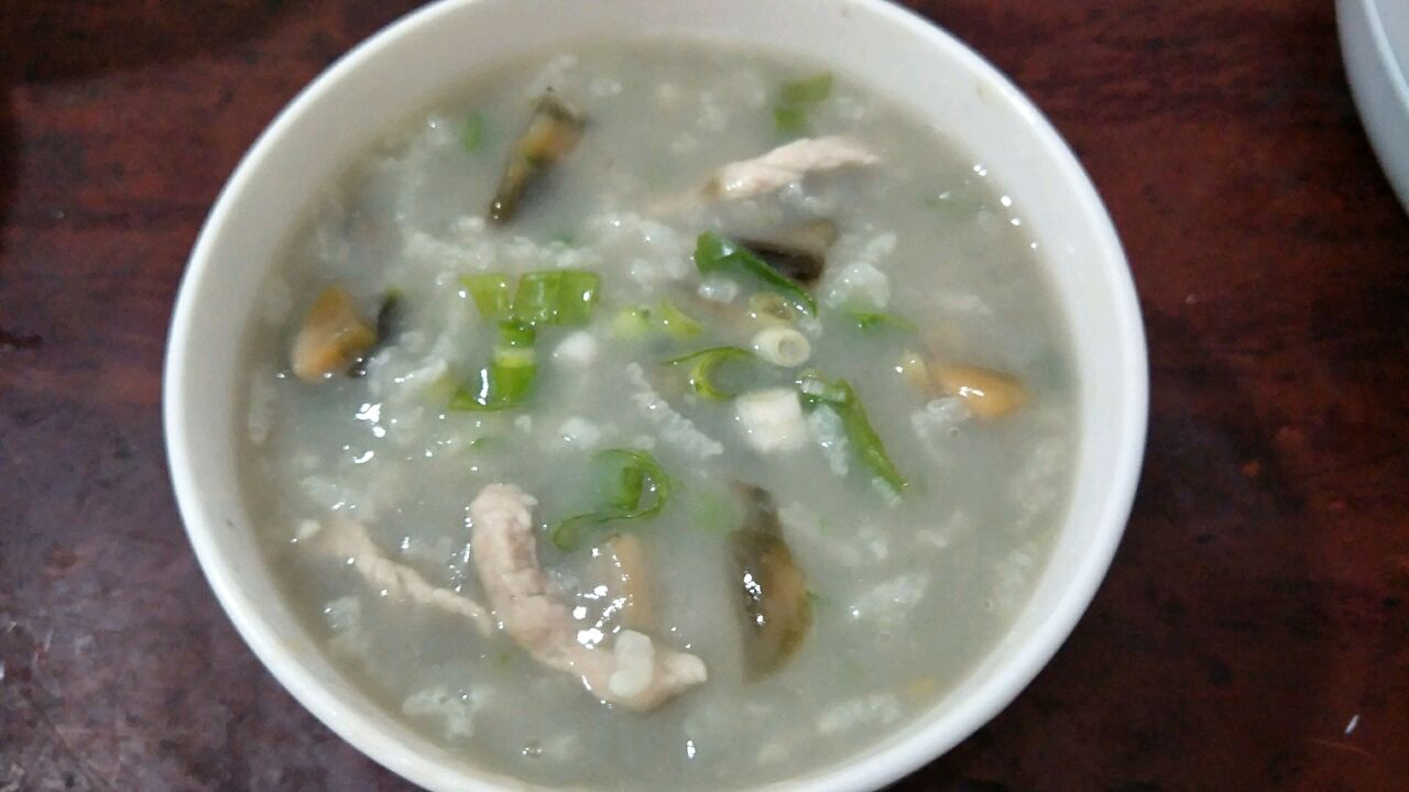 Congee with preserved egg and lean meat (electric cooker version)