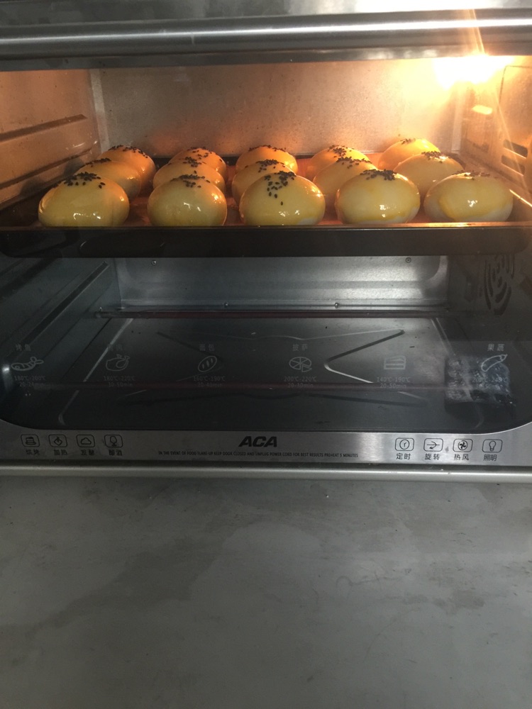 赶鸭子上架的蛋黄酥的做法图解20