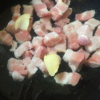 豆角烧肉的做法图解1