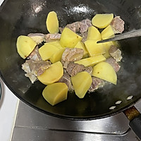 土豆焖牛肉的做法图解6