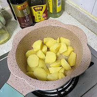 超简单的电饭煲土豆牛腩的做法图解4