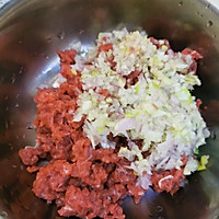 鲜嫩茴香牛肉饺子的做法图解1