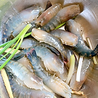 油爆大头虾的做法图解1
