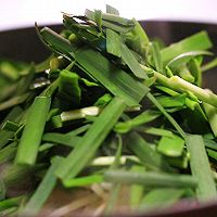 韭菜炒绿豆芽—迷迭香的做法图解3
