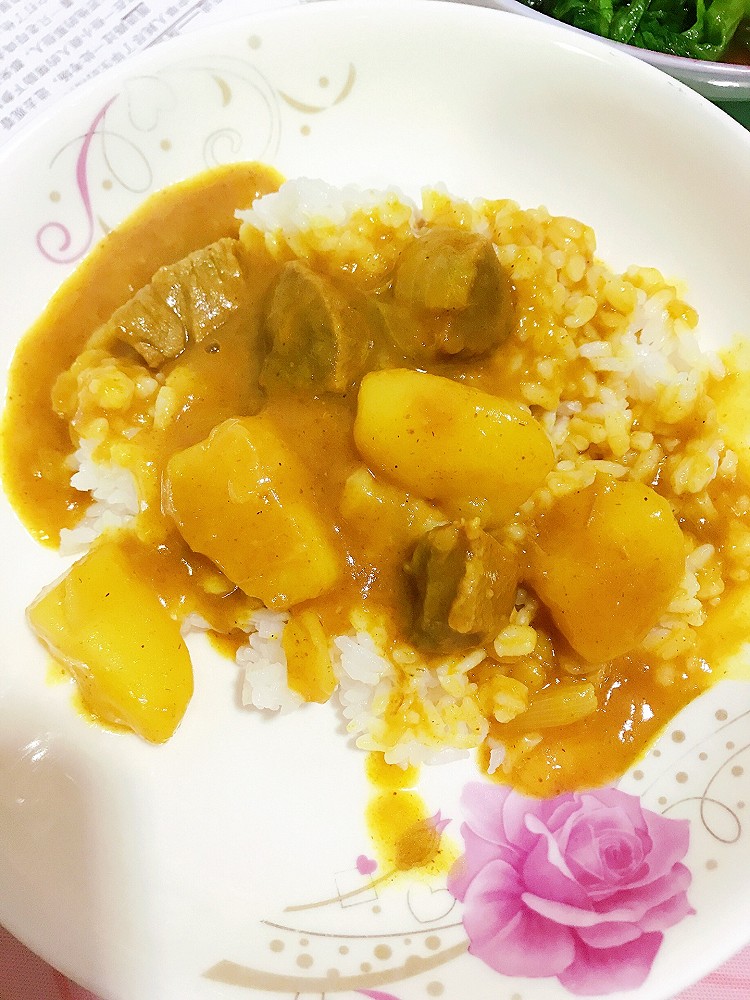 咖喱土豆牛肉拌饭的做法