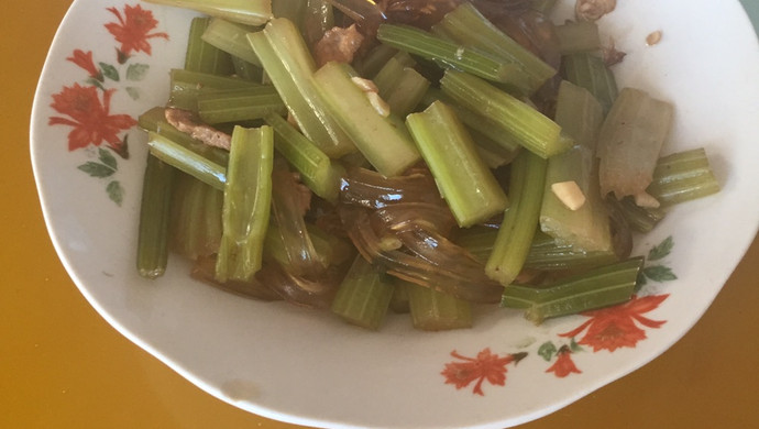 芹菜炒粉