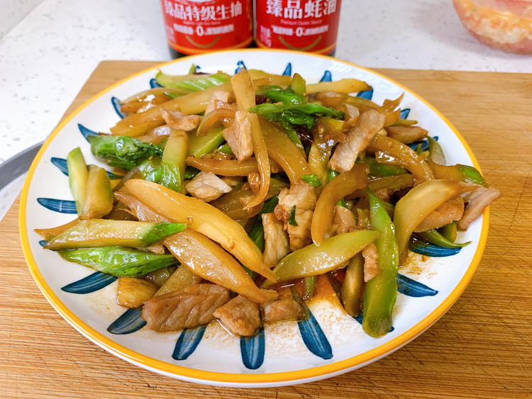 咸肉炒芥兰头㊙️最下饭的家常菜的做法