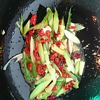 湖南口味虾改版——辣白菜口味基围虾的做法图解3