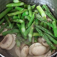 #金龙鱼橄调-橄想橄做#芦笋炒口蘑的做法图解7