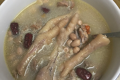 花生红枣鸡脚汤（满满的胶原蛋白）
