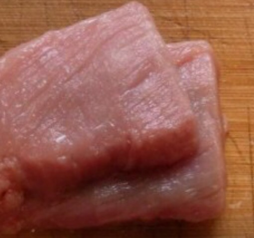 糖醋里脊肉片的做法图解1