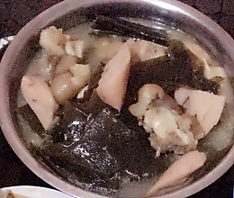 莲藕海带猪蹄汤的做法