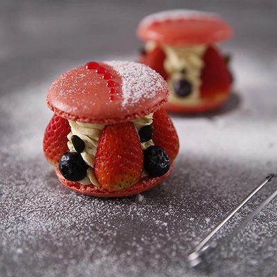 草莓开心果马卡龙