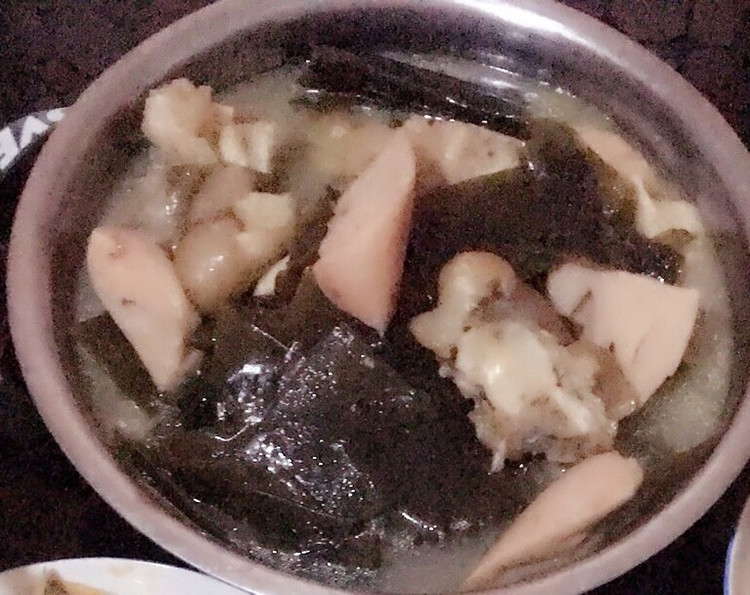莲藕海带猪蹄汤的做法