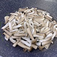 椒麻鹿茸菇炒莴苣的做法图解3