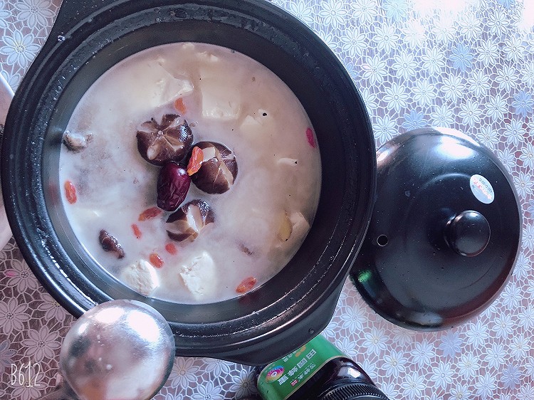 砂锅鲫鱼豆腐汤的做法