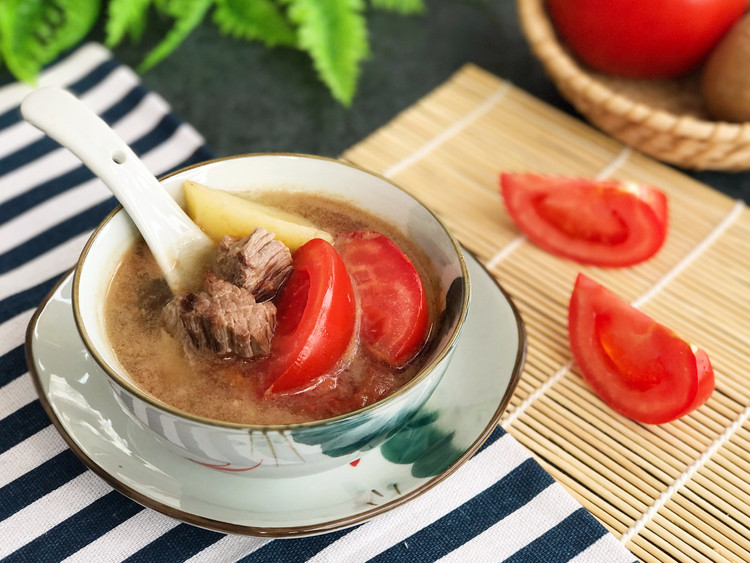 经典搭配 补血佳品 番茄牛肉汤的做法