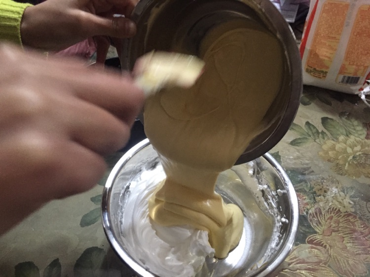 草莓蛋糕【有内涵的哦！】附戚风零失败君之配方的做法图解9