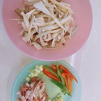 下饭菜——肉丝杏鲍菇的做法图解1