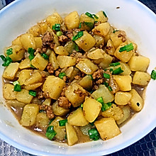 肉泥烧土豆丁