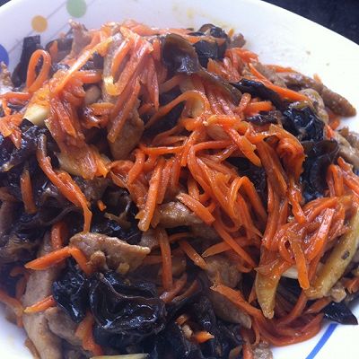小炒胡萝黑木耳肉丝