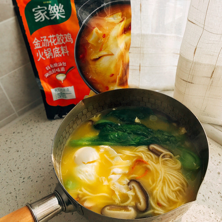家乐金汤花胶鸡汤面的做法