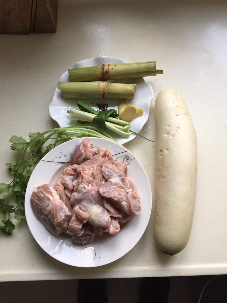 友情无价---羊肉萝卜汤的做法图解1