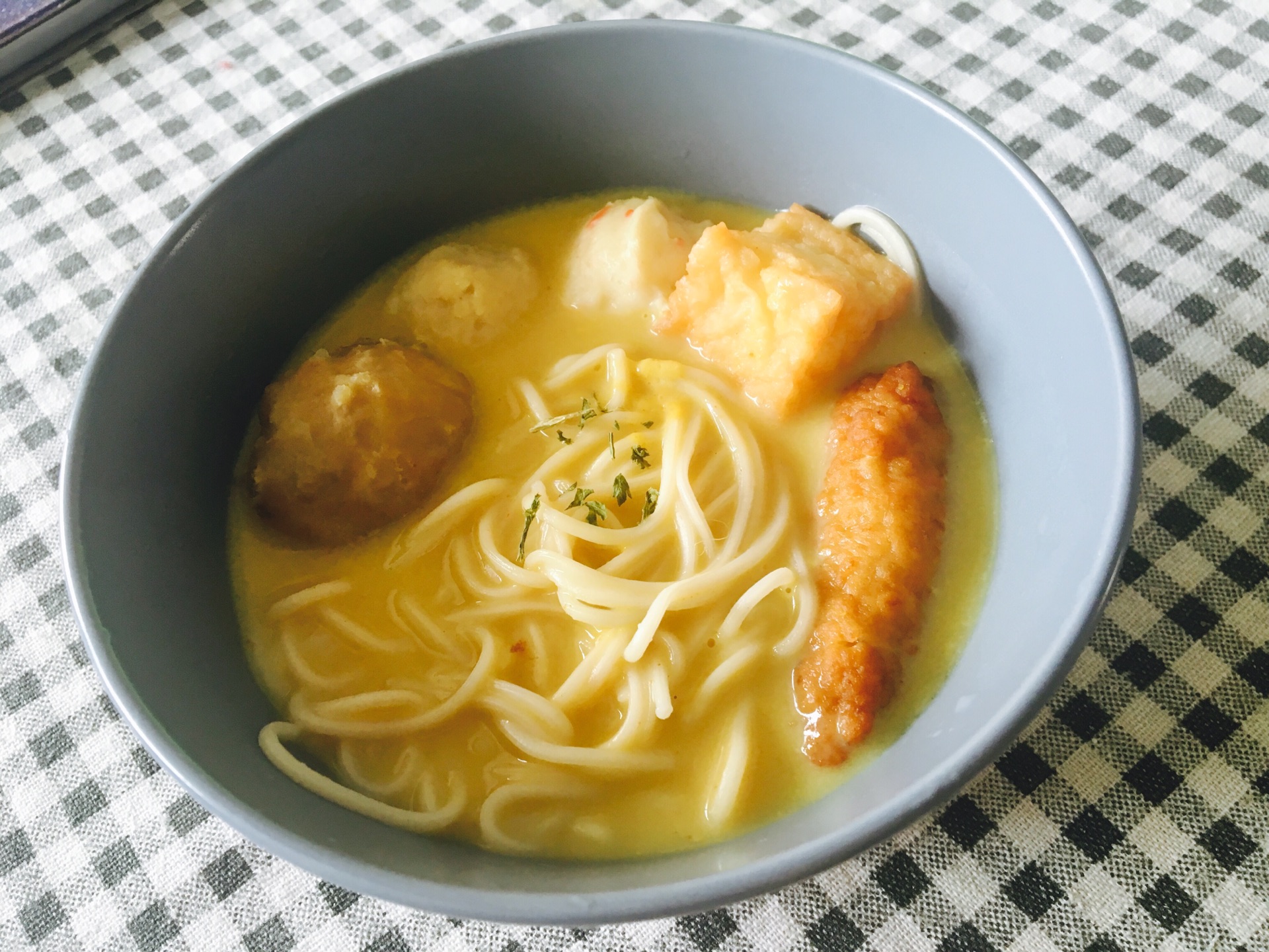 Fish ball noodles with Curry