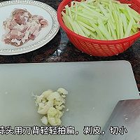 芹菜炒肉的做法图解2