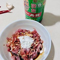 #东古525掌勺节#苦瓜炒肉丝，夏季开胃佳品的做法图解2