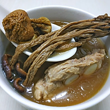 姬松茸+茶树菇+排骨汤