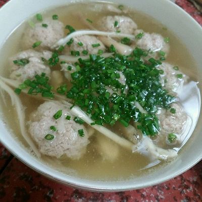 肉丸鸡枞菌汤