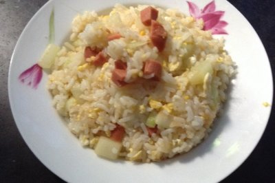 黄瓜香肠蛋炒饭