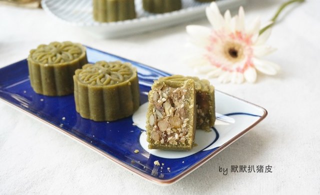 【茶香果仁桃山月饼】