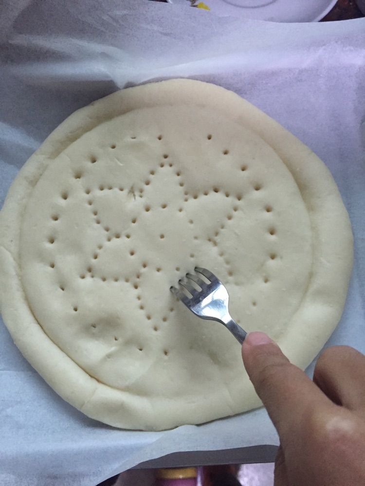 简单的黑椒鸡腿肉披萨的做法图解1