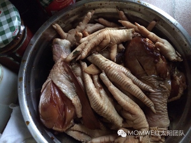 吮指鸡抓的做法图解1