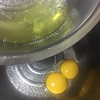 海绵纸杯蛋糕的做法图解1