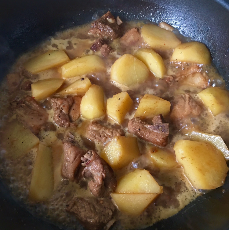 排骨炖土豆的做法